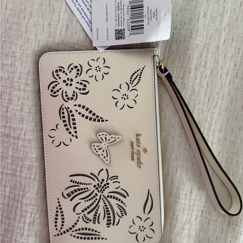 NWT Kate Spade Cream Floral Cutout Wristlet